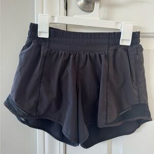 Lululemon Hotty Hot LR 4” shorts